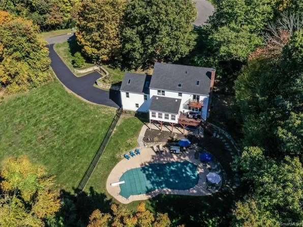8 Lone Oak Meadows, Newtown, CT 06482