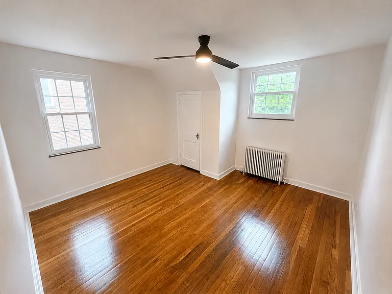 146 Evaline St — Photo 10