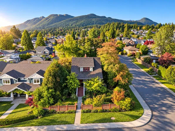 364 E 14th St, North Vancouver, BC V7L 2N6