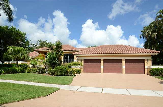 Home For Sale In Woodfield Hunt Club