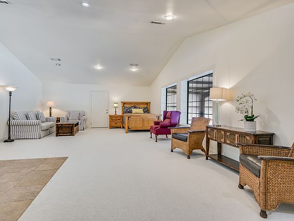4th image of 104 Mooney Cir
