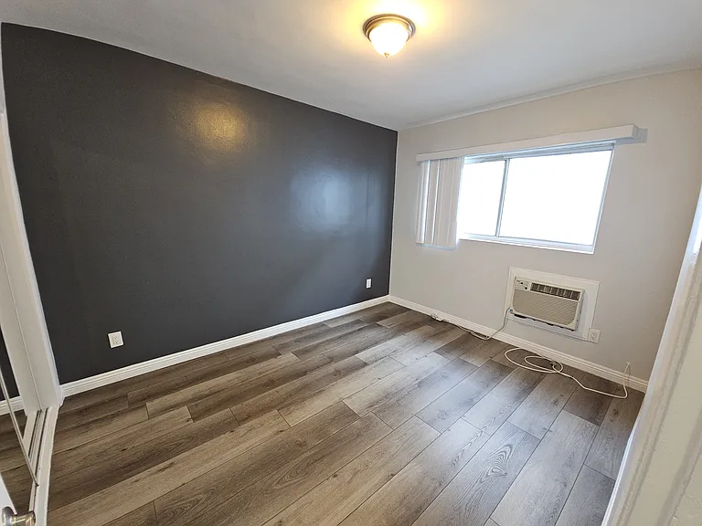 5843 Willoughby Ave #6 — Photo 5