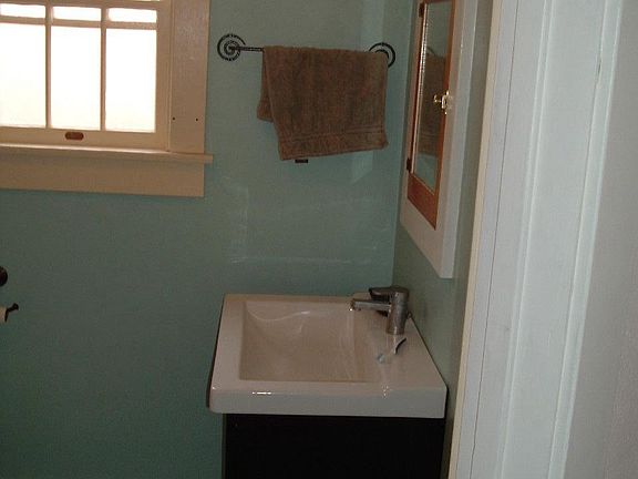 3rd image of 639 E Adams St