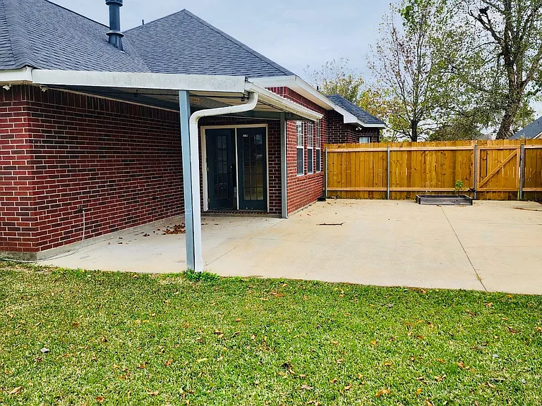 318 Oxford Ct — Photo 8