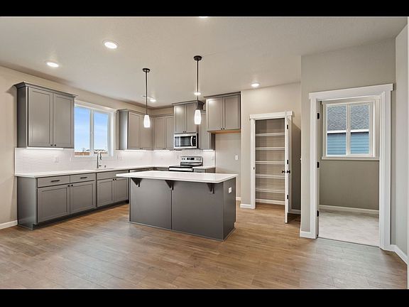 3rd image of 726 I St NE