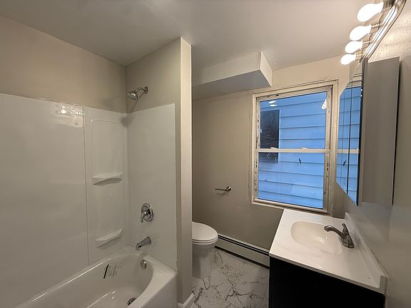 5th image of 188 Seaman St APT 2