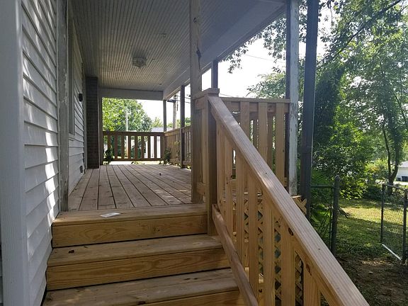 3rd image of 140 Rolling Acres Dr