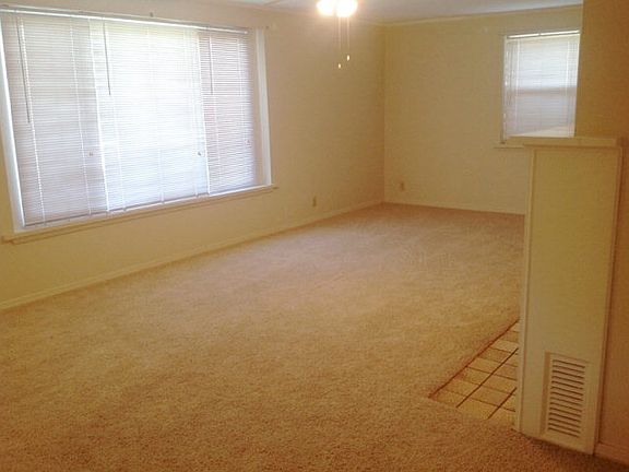 2nd image of 320 Parkside Dr