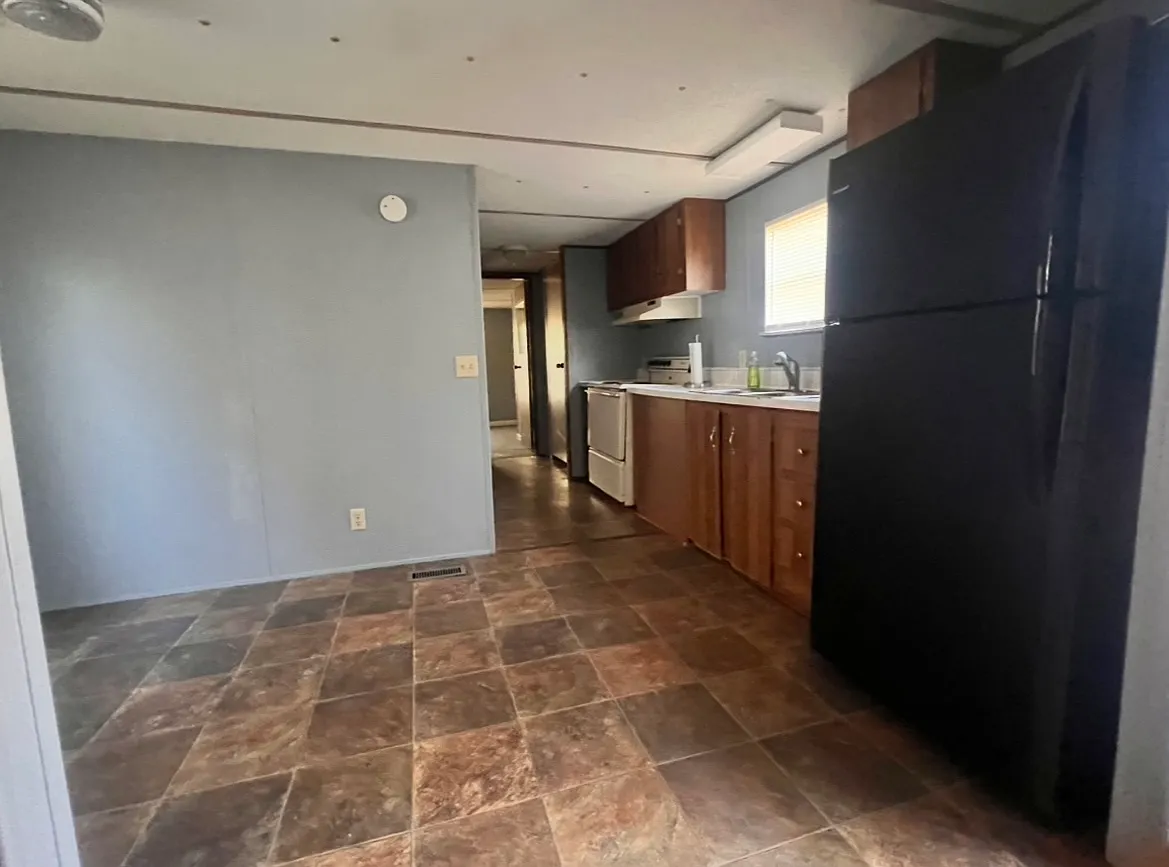 2 bed, $650 — Photo 2