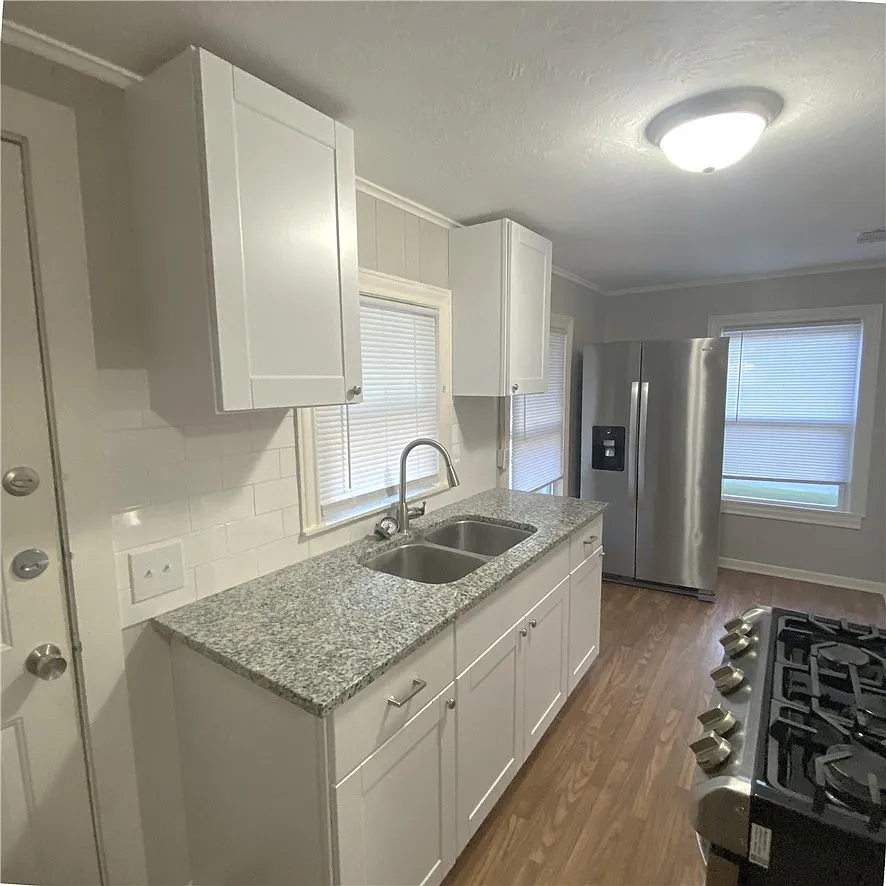 1 bed, 1.0 bath, 558 sqft, $987 — Photo 4