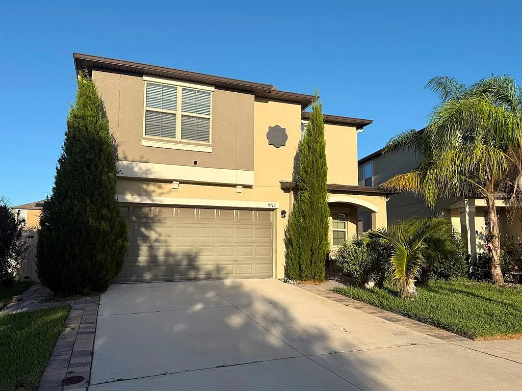 5 bed, 2.5 bath, 2264 sqft, $2,950 — Photo 2