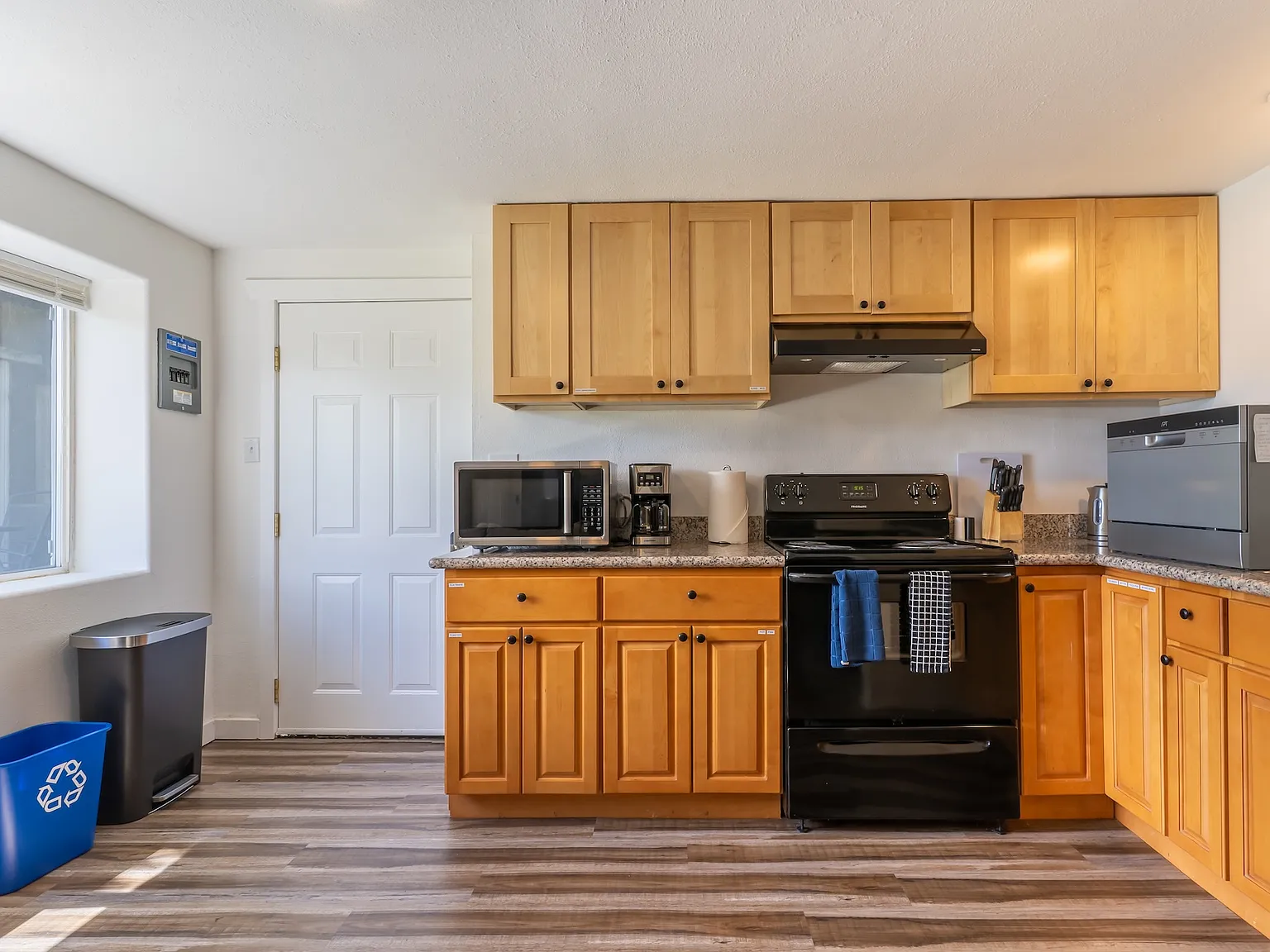 2 bed, 920 sqft, $3,250 — Photo 2