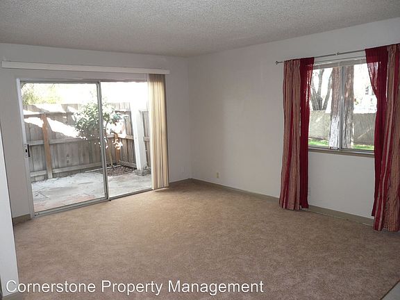 3rd image of 946 Summerside Dr Unit A