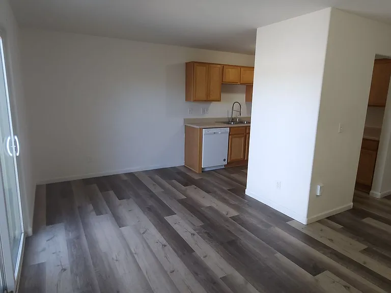 720 Sunny Ln — Photo 3