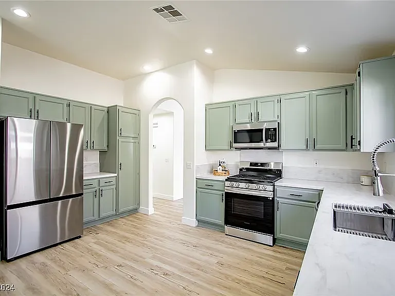 5554 Merriweather Dr — Photo 16