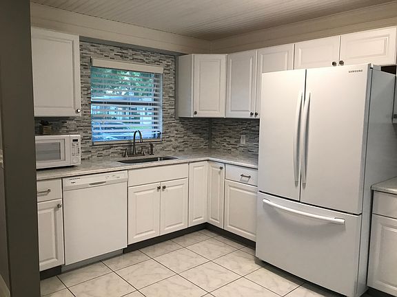 2nd image of 1406 Normandy Park Dr APT 3