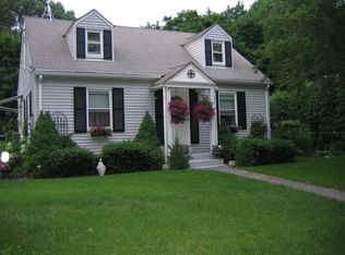 77 Hillcrest St, Chicopee, MA 01020