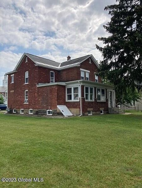 3rd image of 1111 Van Cortland Street