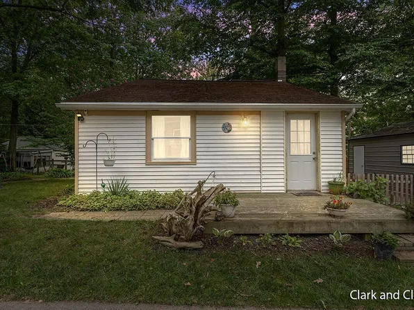 12740 Hillway St, Gowen, MI 49326