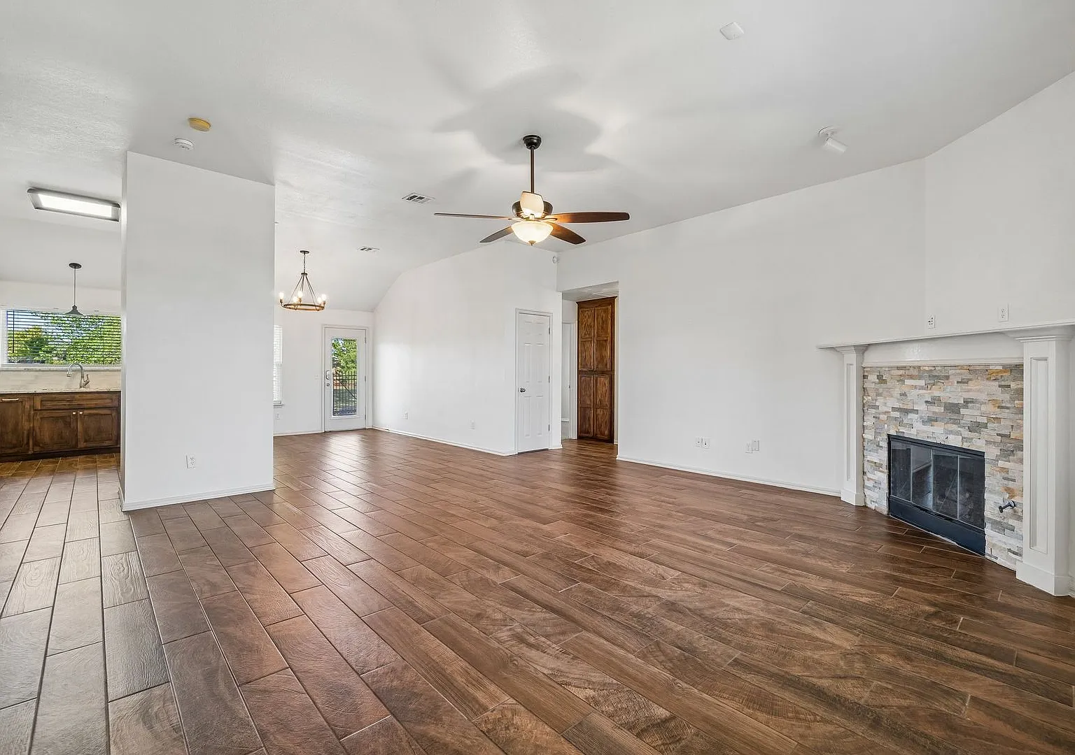 15921 Katie Ridge Dr — Photo 2