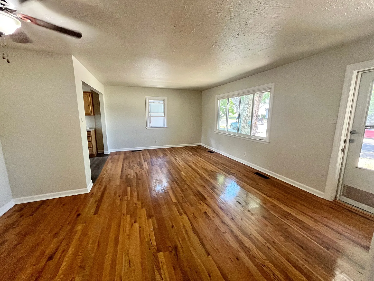 3 bed, 1.0 bath, 1176 sqft, $1,650 — Photo 3