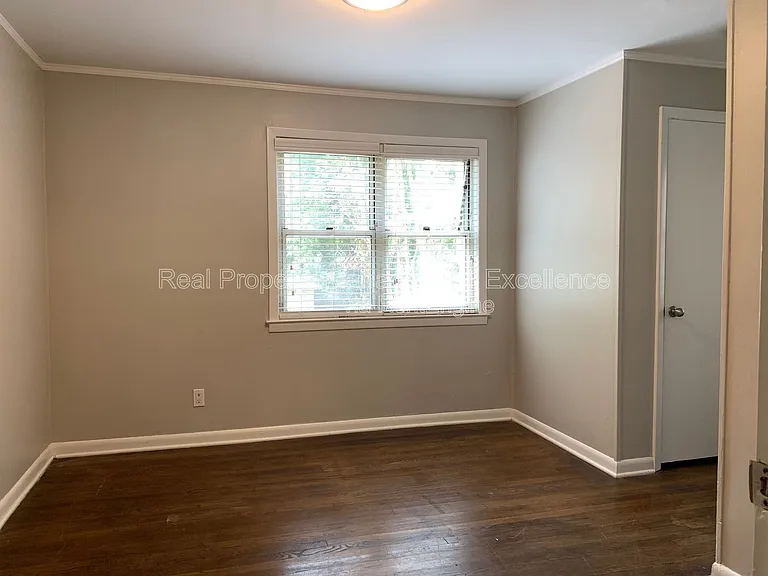 1136 Gorman St #B — Photo 10