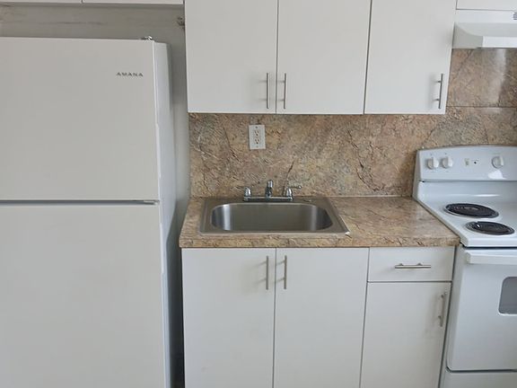 2nd image of 460 SW 7th St APT 5