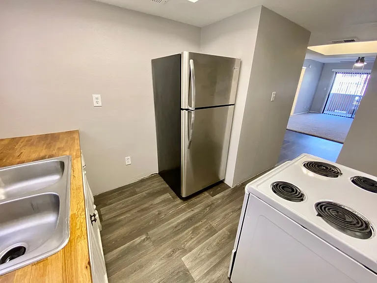 1215 E Lemon St #131 — Photo 12