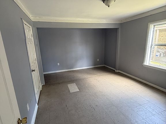 5th image of 2254 Clinton St