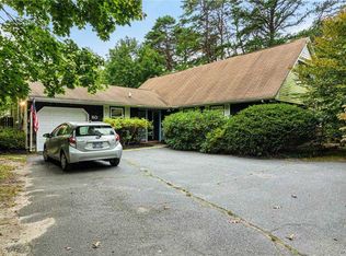 80 South St, Manorville, NY 11949