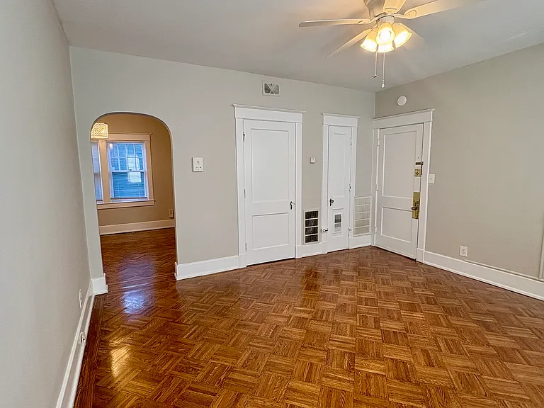 1115 Ray Ave — Photo 3