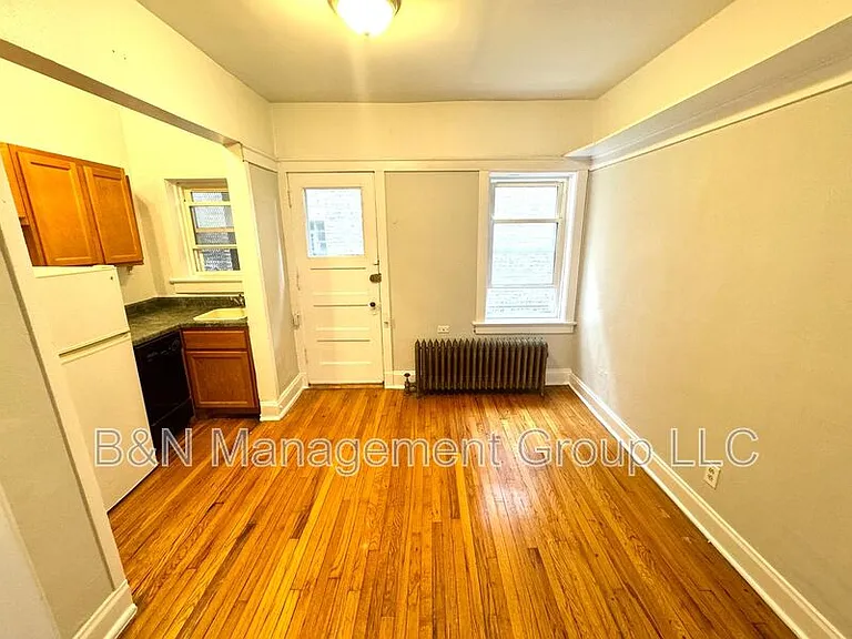 1055 W Dakin St #1 — Photo 2