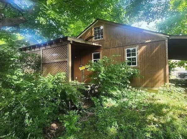 607 W 33rd St, Anderson, IN 46013