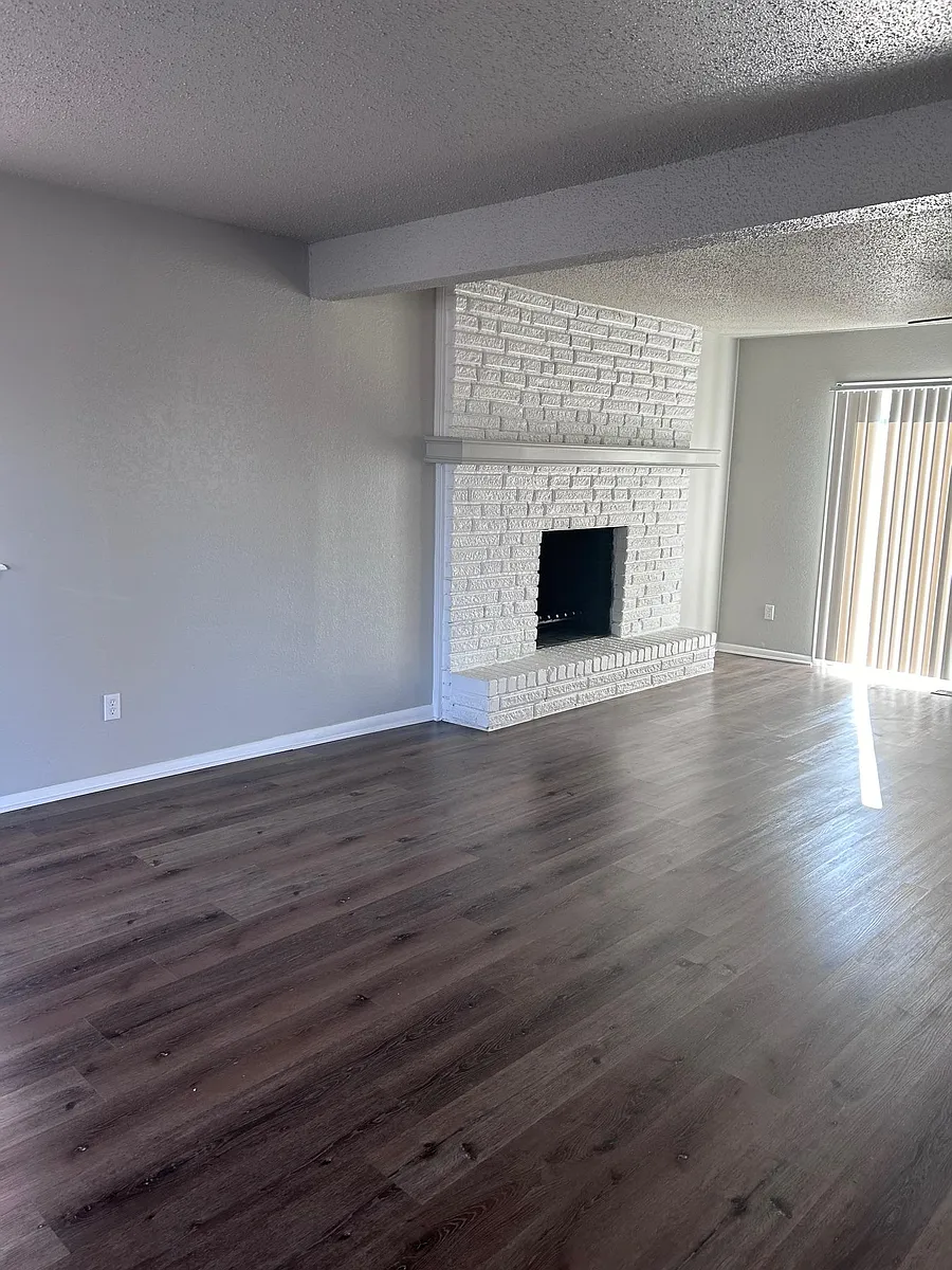 LIVING/DINING AREA - 2424 SW 76th St