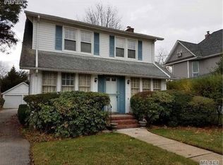 91 Whaley St, Freeport, NY 11520