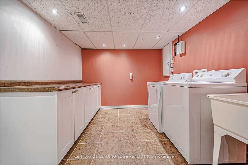 Ajax House for rent - 4 Bedrooms — photo 35
