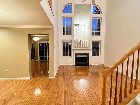 Cathedral Ceiling, Hardwood Floors throughout 1F.
