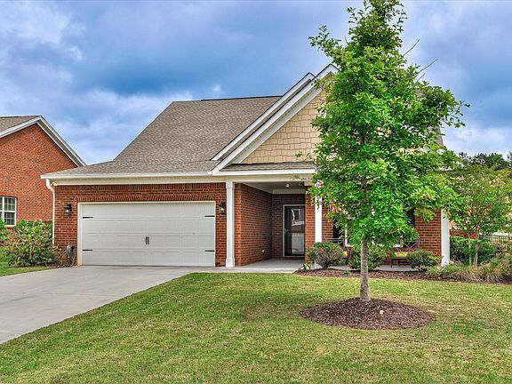 2nd image of 122 Fitzsimmons Dr