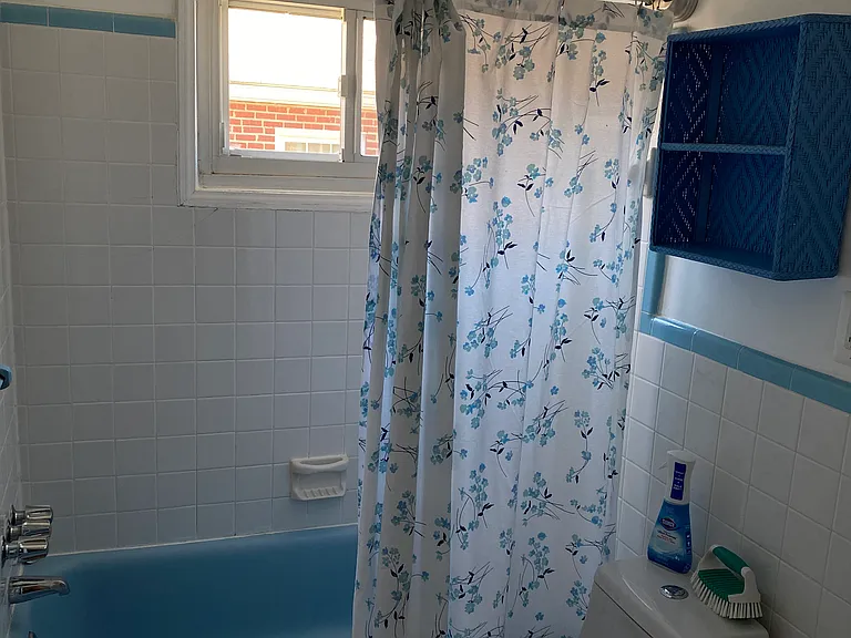 Full bathroom shared with bedroom 2&3