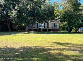 720 Bay Harbor Dr, Hampstead, NC 28443
