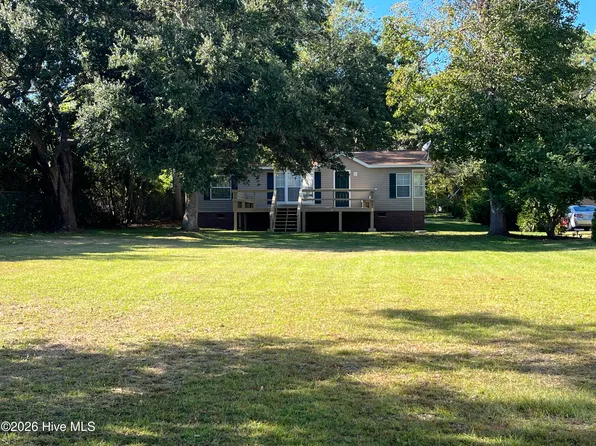 720 Bay Harbor Dr, Hampstead, NC 28443