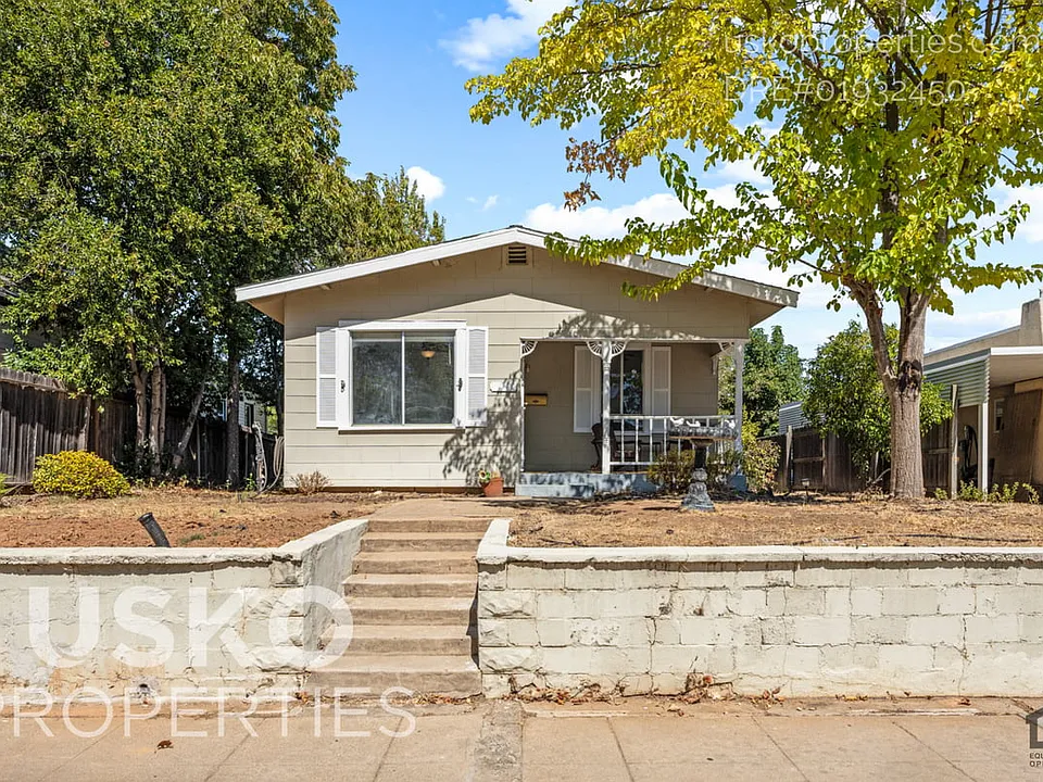 808 Main St