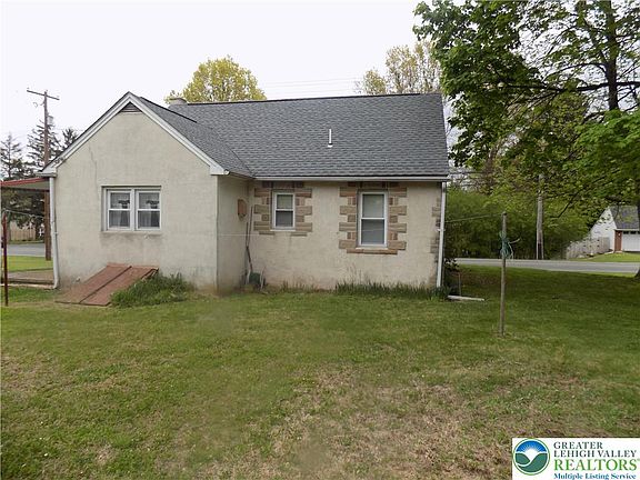 5th image of 2120 Spinnerstown Rd