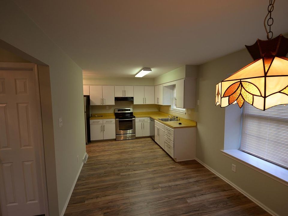 Large eat-in kitchen