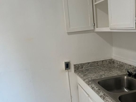 4th image of 1500 W Vernon Ave #3