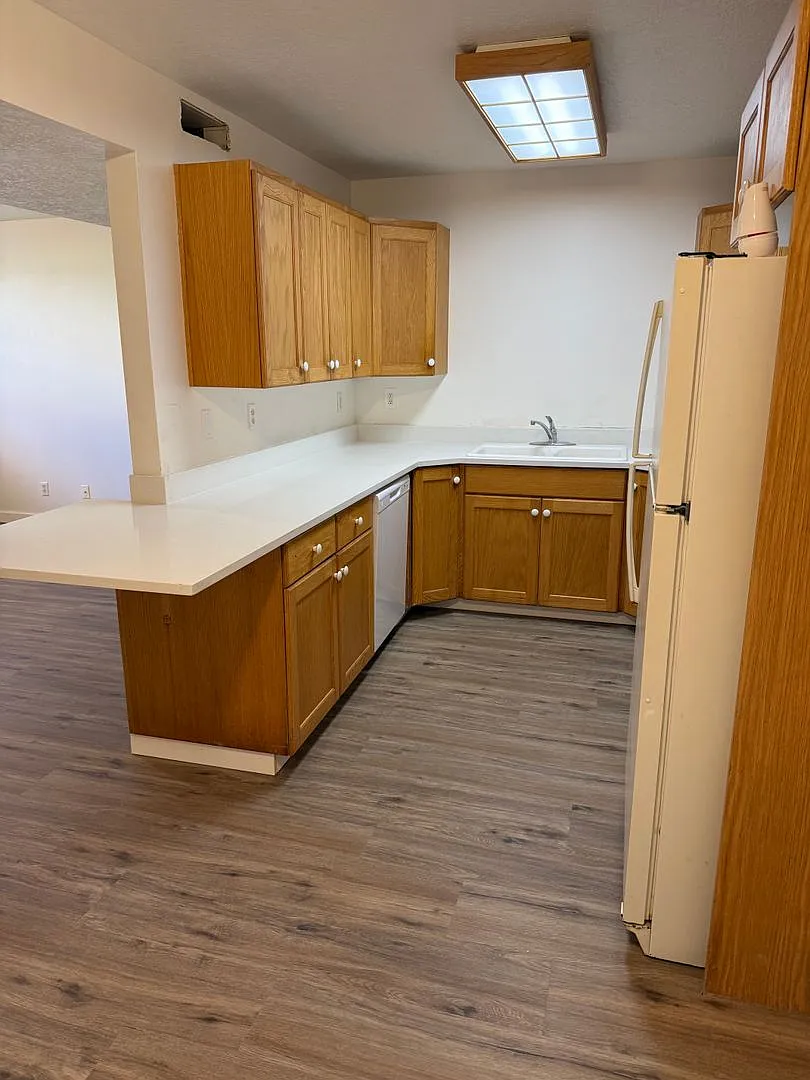 A Must See! Beautiful 3-Bedroom Apartment In Orem, Ut 1st Level — Photo 3