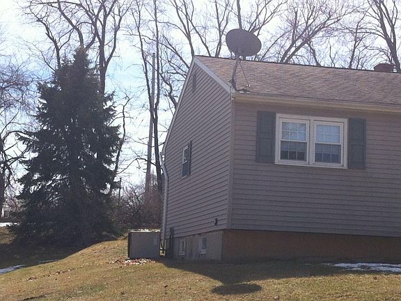 3rd image of 24 Powder Horn Dr
