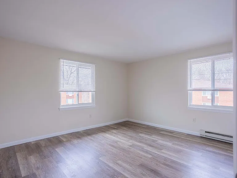 Ridgeway Garden Apartments — Photo 10