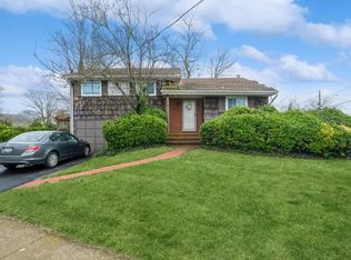 41 Bayview Pl, Massapequa, NY 11758