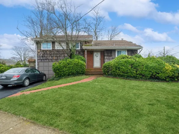 41 Bayview Place, Massapequa, NY 11758
